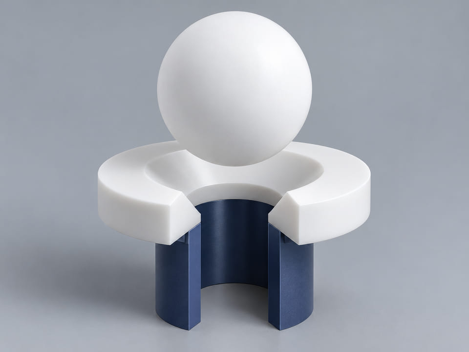 Konzeptionelle CGI-Darstellung: Kugel aus PTFE, ungefülltes oder namentlich bezeichnetes gefülltes Compound, über einem konischen Ringsitz und einer dazu ausgerichteten offenen vertikalen Bohrung; axiales Kontaktkonzept für Bauteile